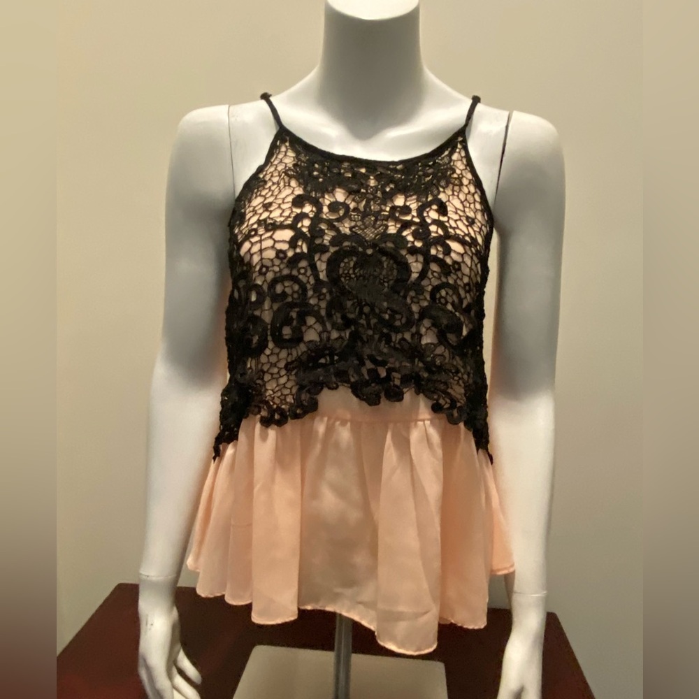 Ladies Summer Top Do + Be. Size Medium
